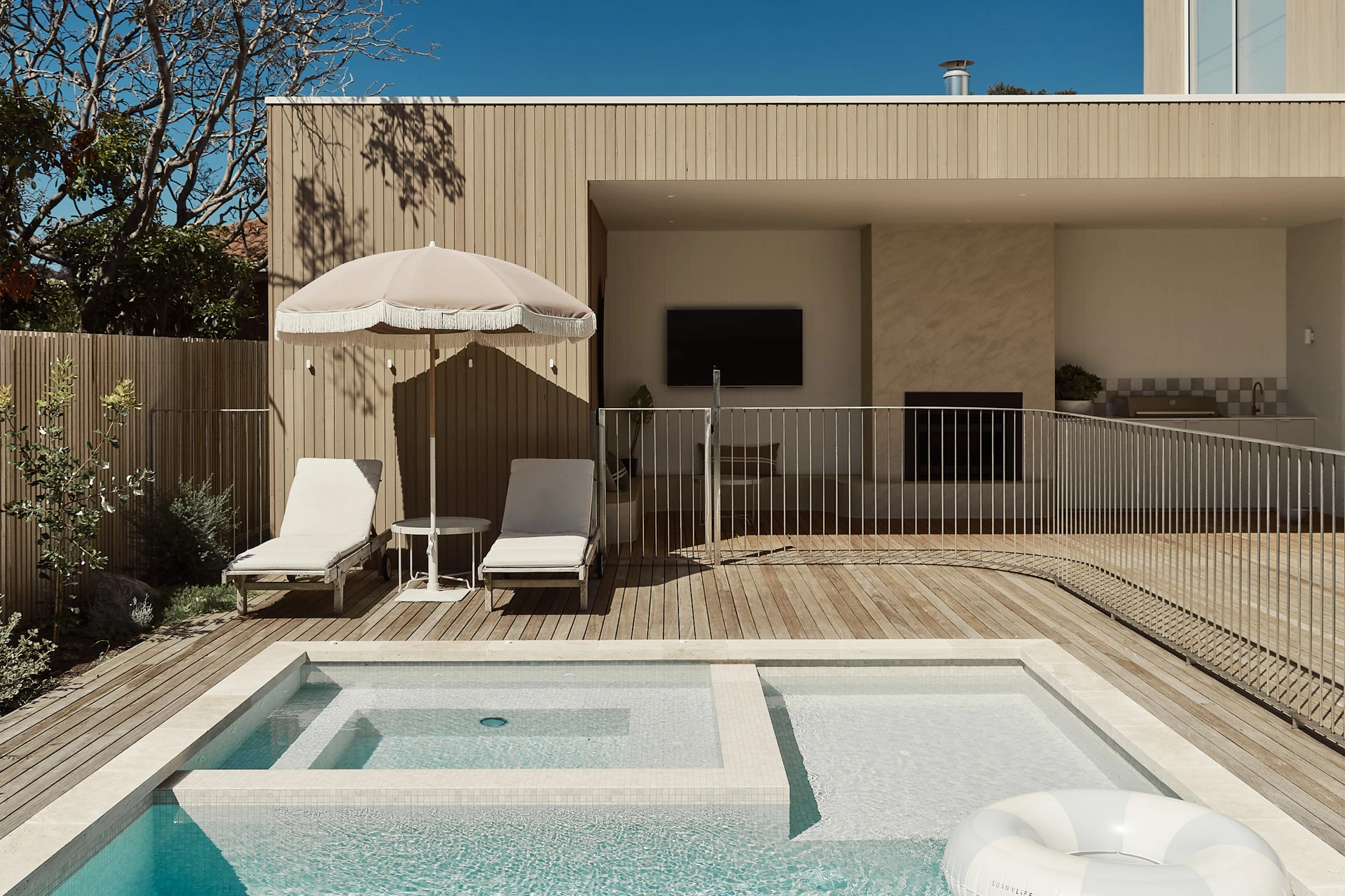 house and pool builder
